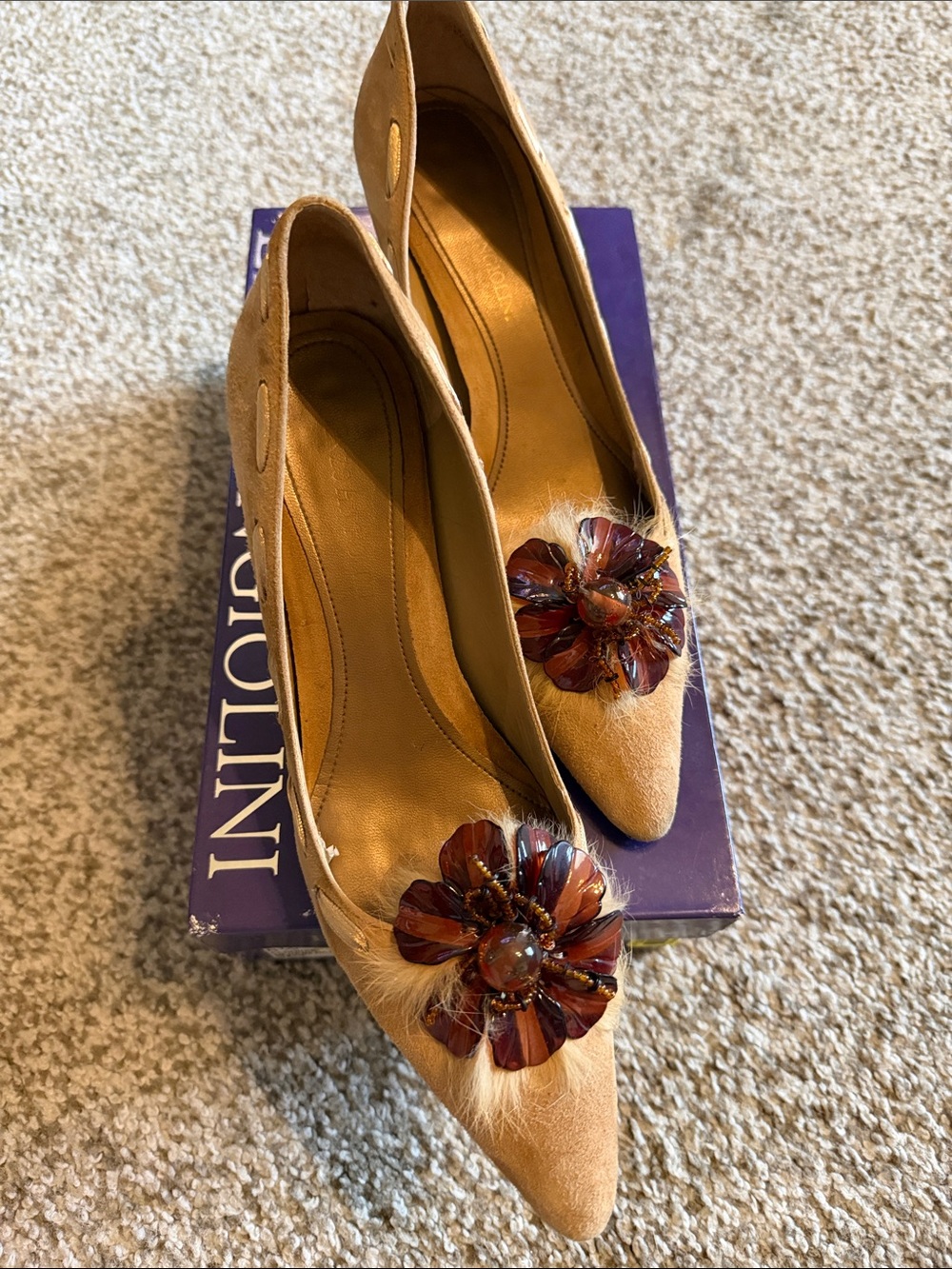 Enzo Angiolini Pointed Toe Tan Suede Heels with Decorative Floral Accent 6.5 M